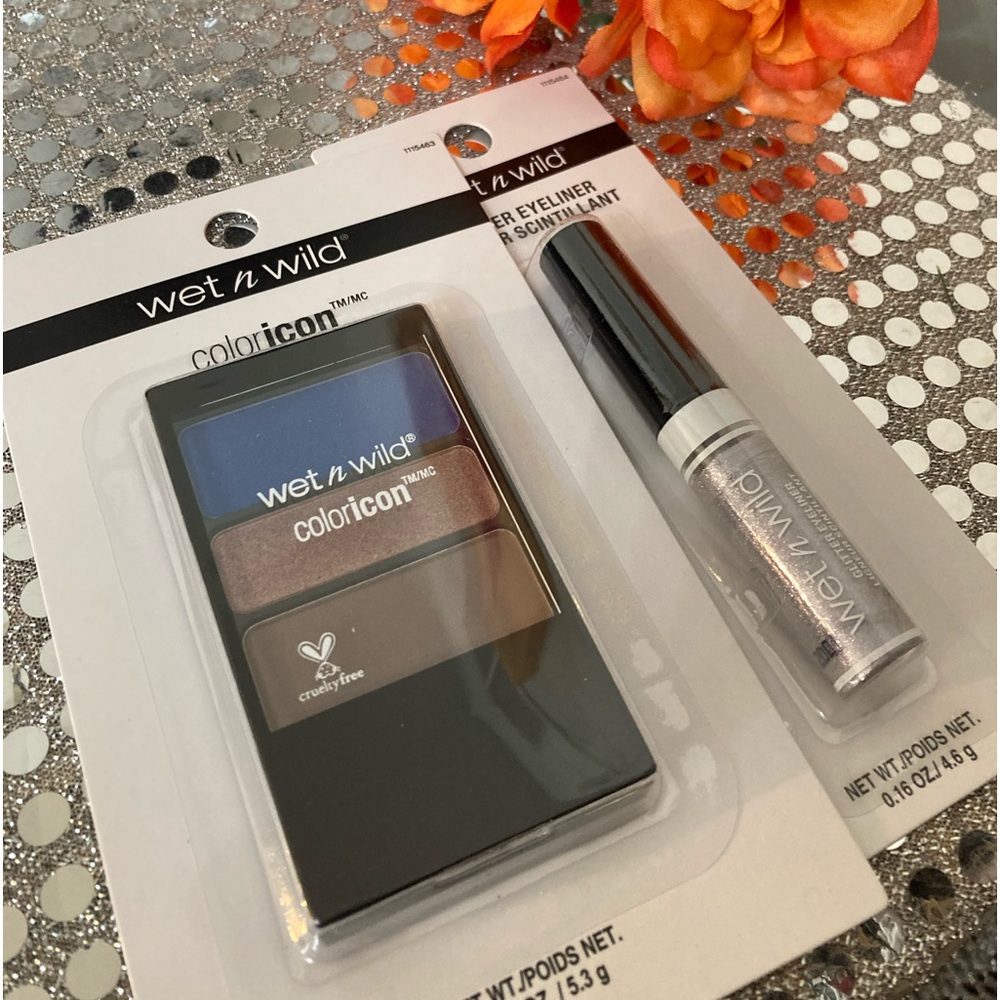 Make up lot eyeshadow and eyeliner